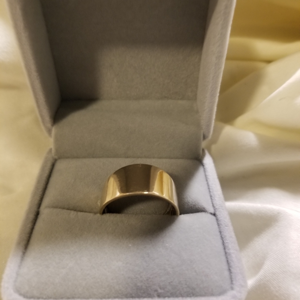 Bold ,Gold 10kt Ring